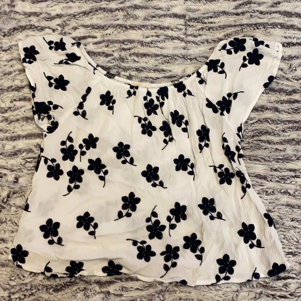 Jella C. Top size medium